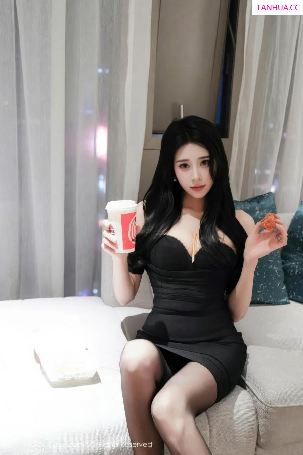  [XiuRen]高清写真图 2025.11.04 No.10942 椰汁糯米姬 修长美腿第13张图片